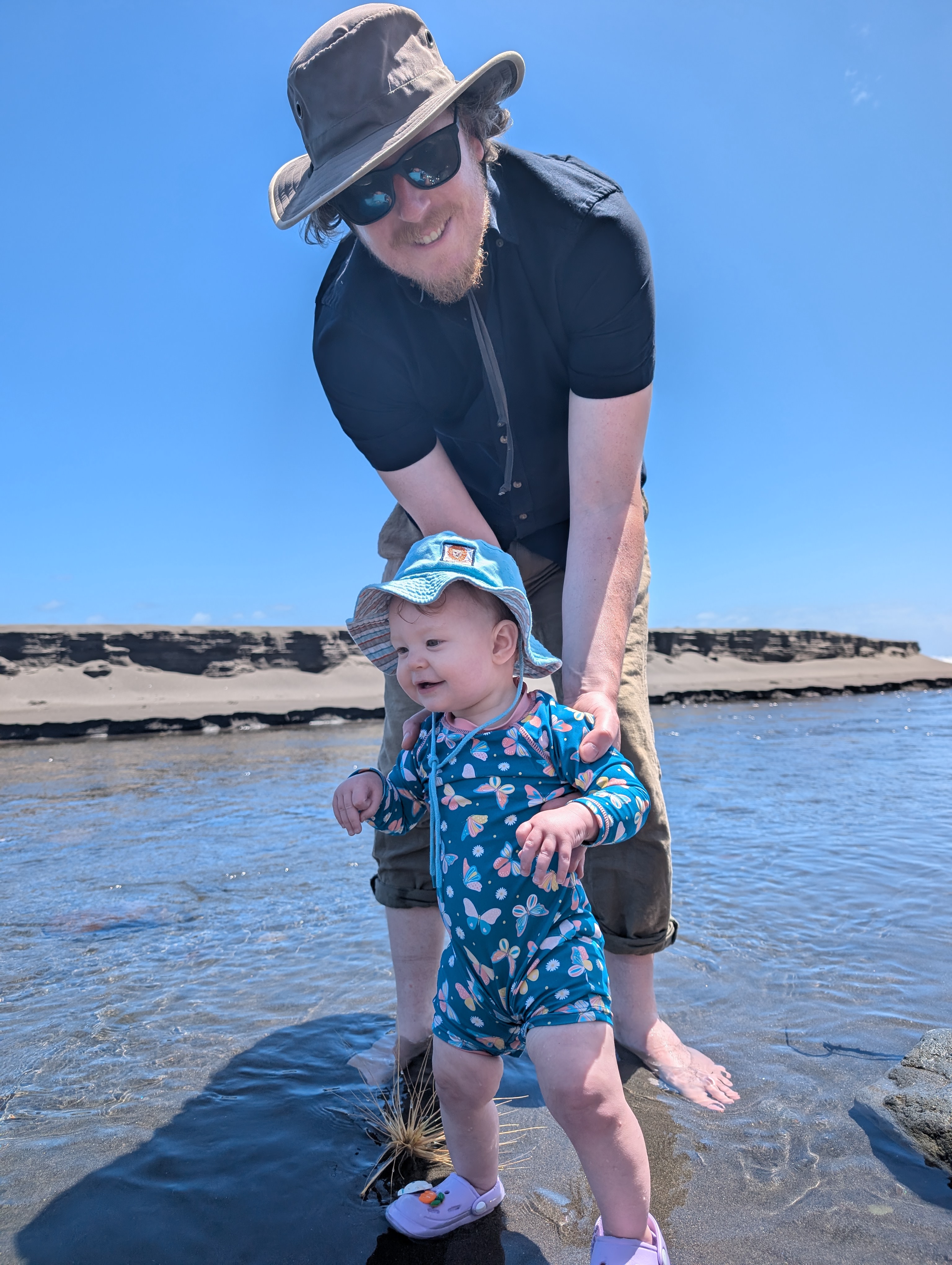 Jamie with his daughter Mia at the beach